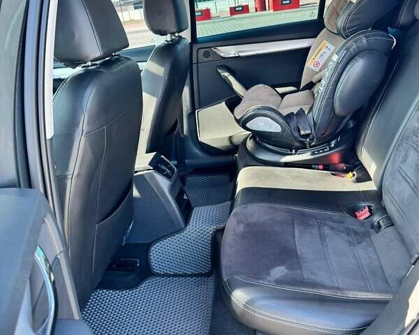 Серый Шкода Октавия, объемом двигателя 1.6 л и пробегом 246 тыс. км за 12300 $, фото 3 на Automoto.ua