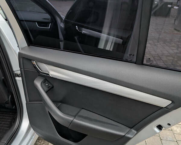 Серый Шкода Октавия, объемом двигателя 2 л и пробегом 269 тыс. км за 11500 $, фото 7 на Automoto.ua