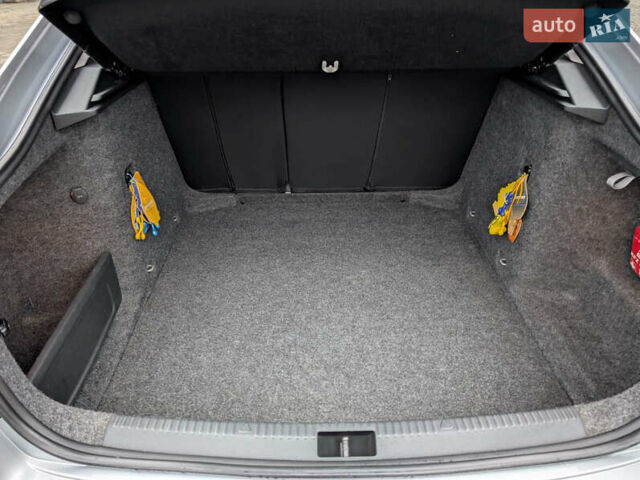 Серый Шкода Октавия, объемом двигателя 2 л и пробегом 269 тыс. км за 11500 $, фото 8 на Automoto.ua