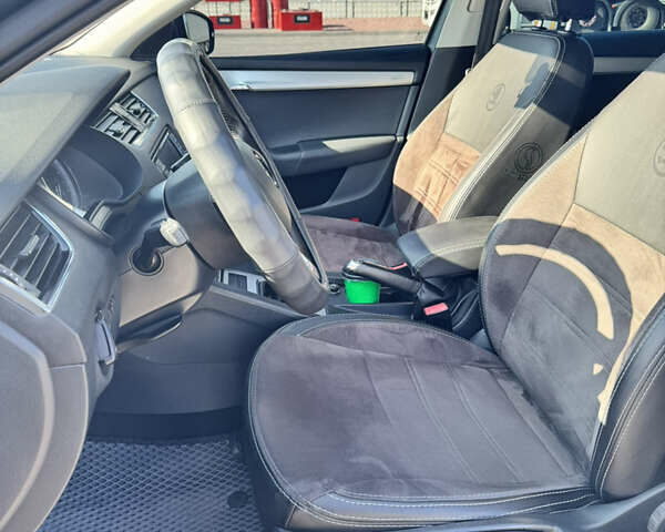 Серый Шкода Октавия, объемом двигателя 1.6 л и пробегом 246 тыс. км за 12500 $, фото 6 на Automoto.ua