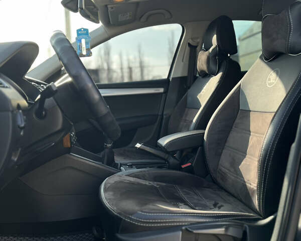 Сірий Шкода Октавія, об'ємом двигуна 1.6 л та пробігом 245 тис. км за 12999 $, фото 7 на Automoto.ua