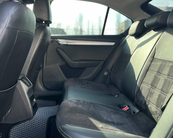 Сірий Шкода Октавія, об'ємом двигуна 1.6 л та пробігом 245 тис. км за 12999 $, фото 9 на Automoto.ua