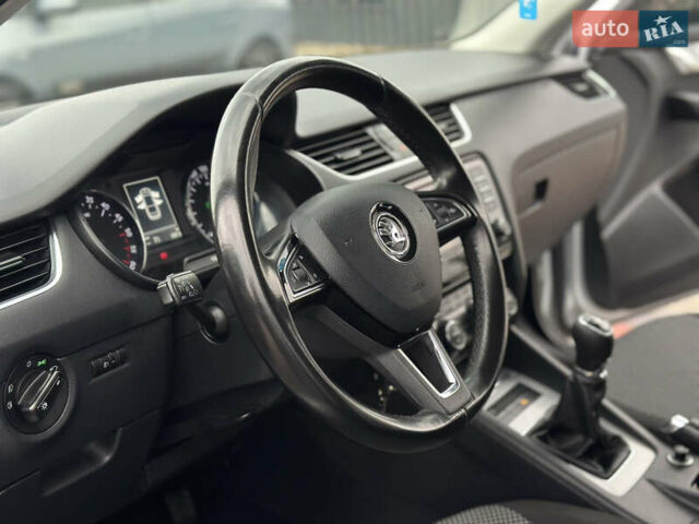 Сірий Шкода Октавія, об'ємом двигуна 1.6 л та пробігом 245 тис. км за 10999 $, фото 15 на Automoto.ua
