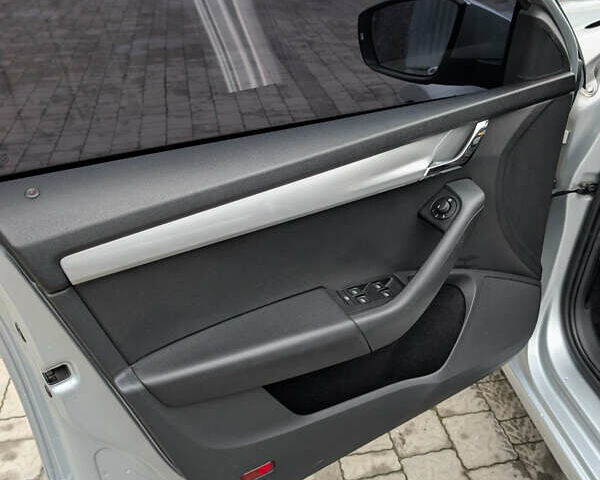 Серый Шкода Октавия, объемом двигателя 2 л и пробегом 269 тыс. км за 11500 $, фото 4 на Automoto.ua