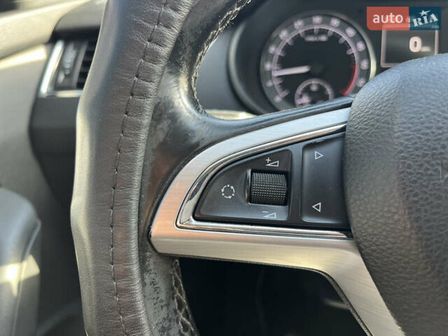 Сірий Шкода Октавія, об'ємом двигуна 1.6 л та пробігом 245 тис. км за 12999 $, фото 17 на Automoto.ua