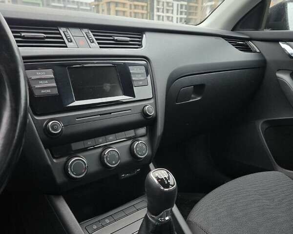 Серый Шкода Октавия, объемом двигателя 1.6 л и пробегом 284 тыс. км за 10999 $, фото 11 на Automoto.ua