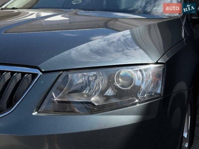 Сірий Шкода Октавія, об'ємом двигуна 1.6 л та пробігом 170 тис. км за 12000 $, фото 1 на Automoto.ua