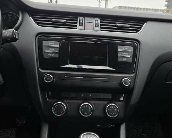 Серый Шкода Октавия, объемом двигателя 1.6 л и пробегом 284 тыс. км за 10999 $, фото 12 на Automoto.ua