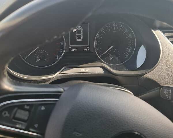 Серый Шкода Октавия, объемом двигателя 1.6 л и пробегом 165 тыс. км за 12000 $, фото 3 на Automoto.ua