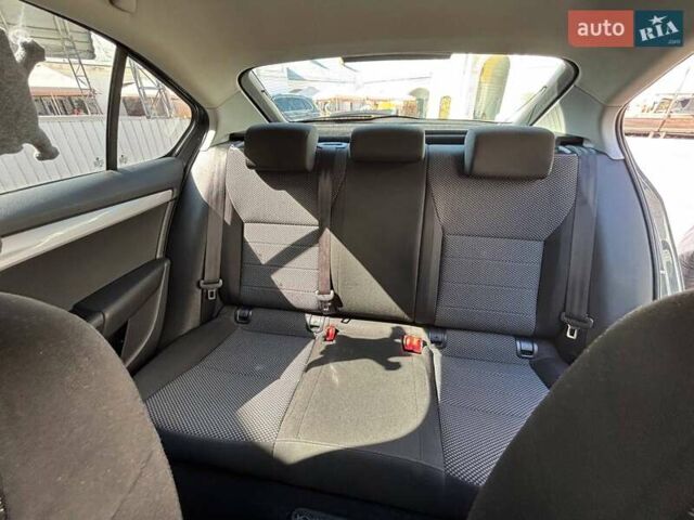 Сірий Шкода Октавія, об'ємом двигуна 1.6 л та пробігом 170 тис. км за 12000 $, фото 35 на Automoto.ua