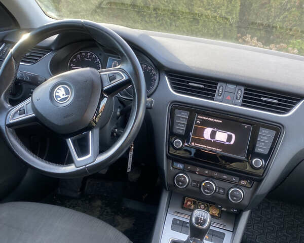 Сірий Шкода Октавія, об'ємом двигуна 1.6 л та пробігом 250 тис. км за 10500 $, фото 27 на Automoto.ua