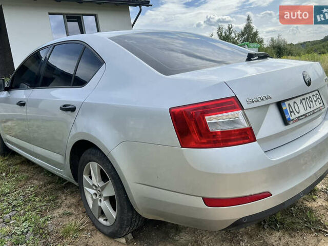 Серый Шкода Октавия, объемом двигателя 1.6 л и пробегом 300 тыс. км за 8800 $, фото 1 на Automoto.ua