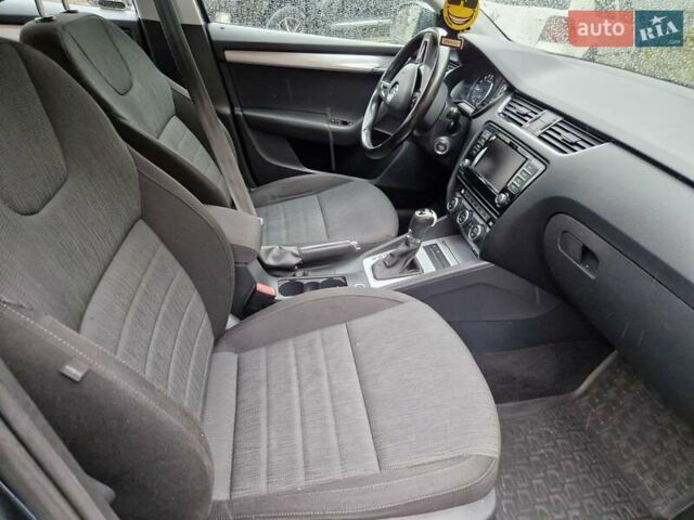 Серый Шкода Октавия, объемом двигателя 1.6 л и пробегом 325 тыс. км за 10500 $, фото 2 на Automoto.ua