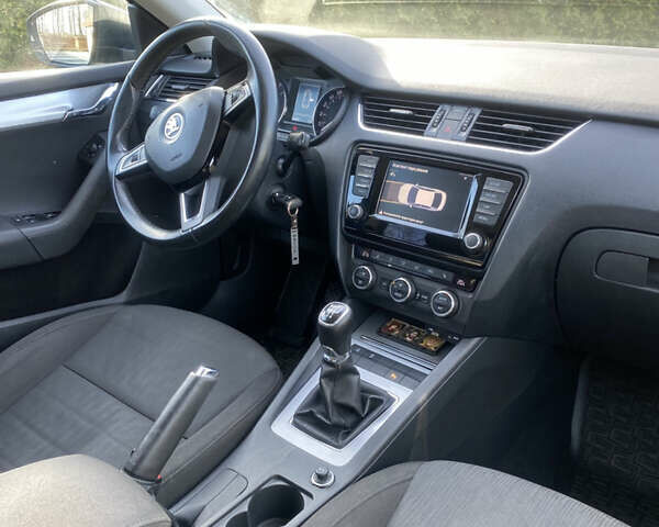 Сірий Шкода Октавія, об'ємом двигуна 1.6 л та пробігом 250 тис. км за 10500 $, фото 26 на Automoto.ua