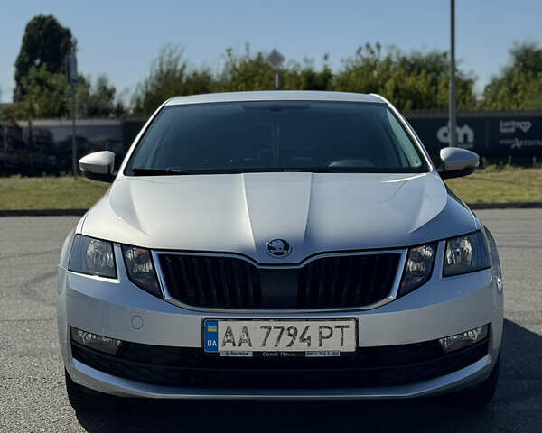 Серый Шкода Октавия, объемом двигателя 1.8 л и пробегом 136 тыс. км за 16000 $, фото 1 на Automoto.ua