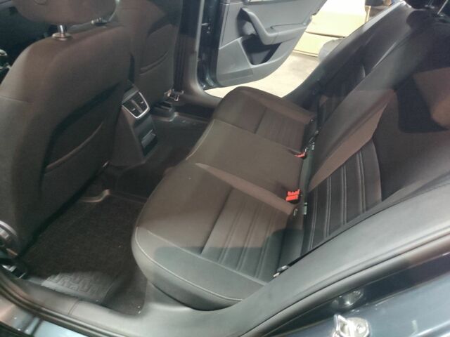 Сірий Шкода Октавія, об'ємом двигуна 0 л та пробігом 215 тис. км за 7800 $, фото 7 на Automoto.ua