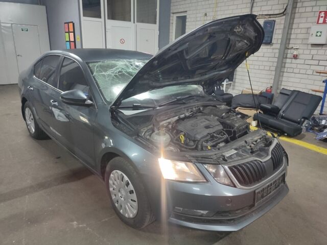 Сірий Шкода Октавія, об'ємом двигуна 0 л та пробігом 215 тис. км за 7800 $, фото 2 на Automoto.ua