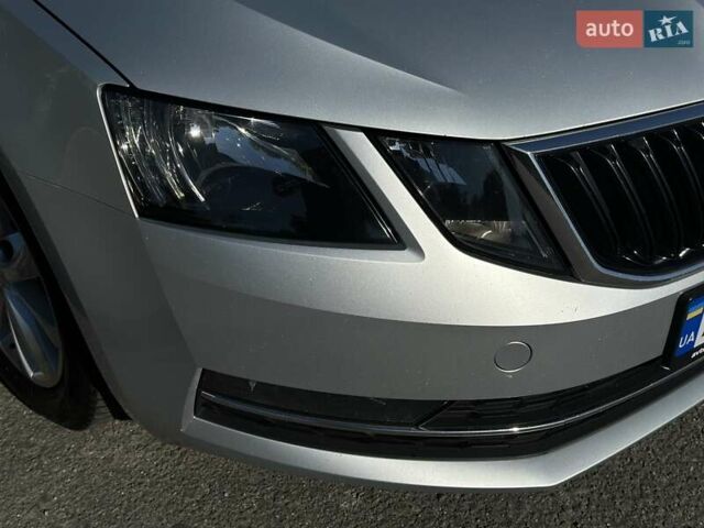 Серый Шкода Октавия, объемом двигателя 1.6 л и пробегом 214 тыс. км за 14000 $, фото 12 на Automoto.ua