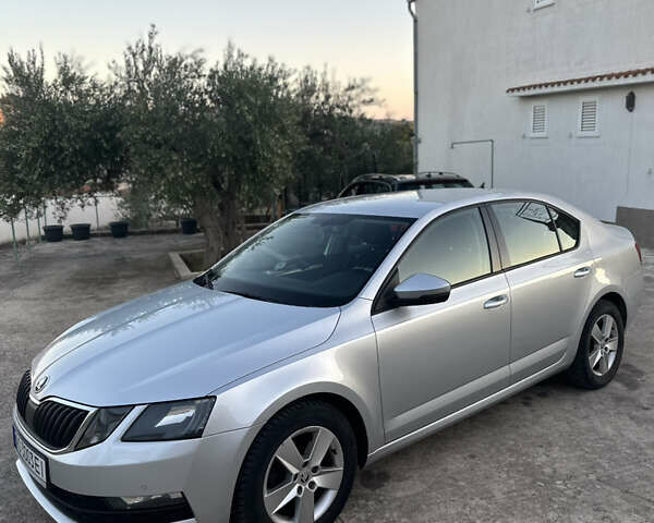 Серый Шкода Октавия, объемом двигателя 2 л и пробегом 275 тыс. км за 13500 $, фото 2 на Automoto.ua