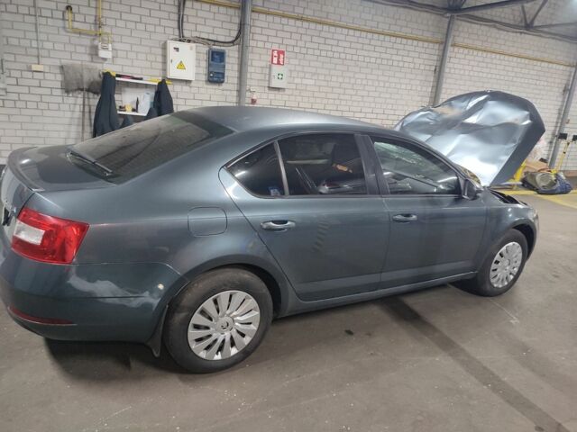 Сірий Шкода Октавія, об'ємом двигуна 0 л та пробігом 215 тис. км за 7800 $, фото 1 на Automoto.ua