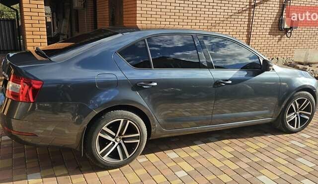 Серый Шкода Октавия, объемом двигателя 1.6 л и пробегом 280 тыс. км за 13800 $, фото 5 на Automoto.ua