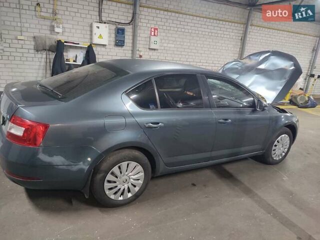 Серый Шкода Октавия, объемом двигателя 1.8 л и пробегом 215 тыс. км за 7800 $, фото 2 на Automoto.ua