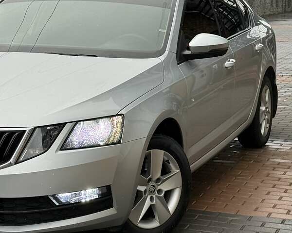 Сірий Шкода Октавія, об'ємом двигуна 1.8 л та пробігом 164 тис. км за 11999 $, фото 4 на Automoto.ua