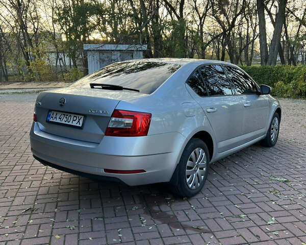Серый Шкода Октавия, объемом двигателя 1.4 л и пробегом 236 тыс. км за 13300 $, фото 7 на Automoto.ua