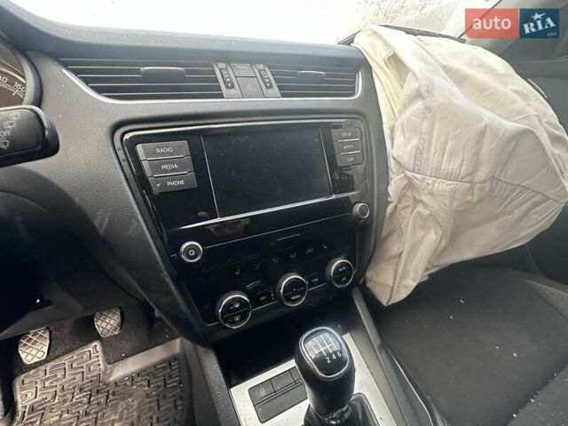Сірий Шкода Октавія, об'ємом двигуна 1.8 л та пробігом 215 тис. км за 6800 $, фото 2 на Automoto.ua