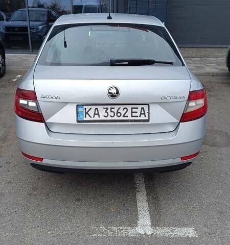 Серый Шкода Октавия, объемом двигателя 1.4 л и пробегом 320 тыс. км за 9000 $, фото 3 на Automoto.ua