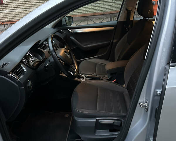Серый Шкода Октавия, объемом двигателя 1.6 л и пробегом 170 тыс. км за 15000 $, фото 8 на Automoto.ua