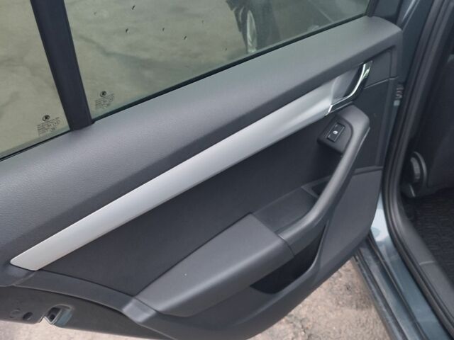 Сірий Шкода Октавія, об'ємом двигуна 0 л та пробігом 215 тис. км за 7300 $, фото 9 на Automoto.ua