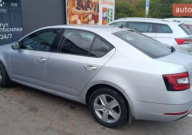 Серый Шкода Октавия, объемом двигателя 1.4 л и пробегом 320 тыс. км за 9000 $, фото 2 на Automoto.ua
