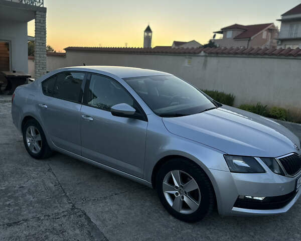 Серый Шкода Октавия, объемом двигателя 2 л и пробегом 275 тыс. км за 13500 $, фото 1 на Automoto.ua
