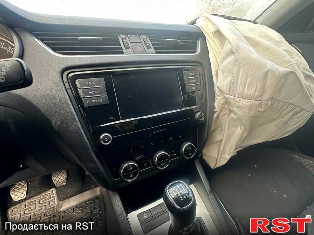 Сірий Шкода Октавія, об'ємом двигуна 1.8 л та пробігом 215 тис. км за 7800 $, фото 3 на Automoto.ua