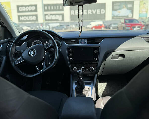 Серый Шкода Октавия, объемом двигателя 1.8 л и пробегом 136 тыс. км за 16000 $, фото 13 на Automoto.ua