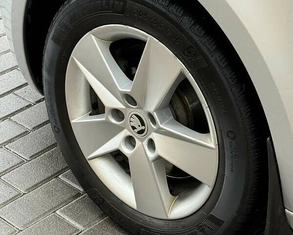 Сірий Шкода Октавія, об'ємом двигуна 1.8 л та пробігом 164 тис. км за 11999 $, фото 60 на Automoto.ua