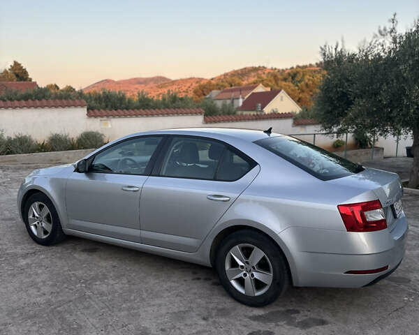 Серый Шкода Октавия, объемом двигателя 2 л и пробегом 275 тыс. км за 13500 $, фото 3 на Automoto.ua