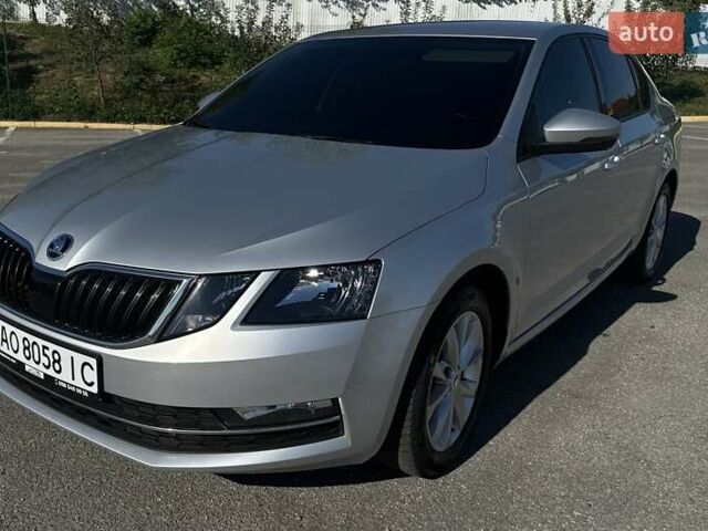 Серый Шкода Октавия, объемом двигателя 1.6 л и пробегом 214 тыс. км за 14000 $, фото 3 на Automoto.ua