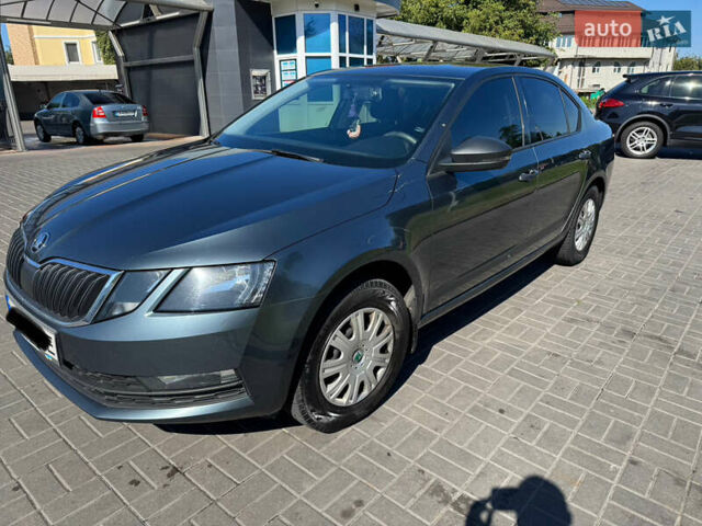 Серый Шкода Октавия, объемом двигателя 1.6 л и пробегом 100 тыс. км за 15000 $, фото 1 на Automoto.ua
