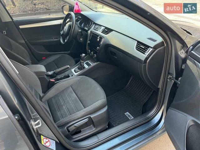 Серый Шкода Октавия, объемом двигателя 1.6 л и пробегом 201 тыс. км за 14300 $, фото 7 на Automoto.ua