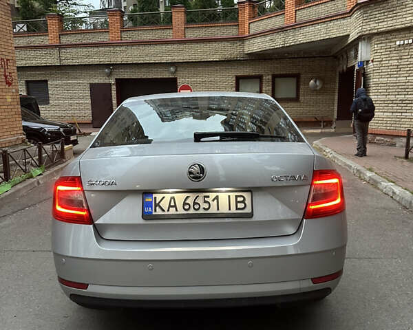 Серый Шкода Октавия, объемом двигателя 1.6 л и пробегом 170 тыс. км за 15000 $, фото 5 на Automoto.ua