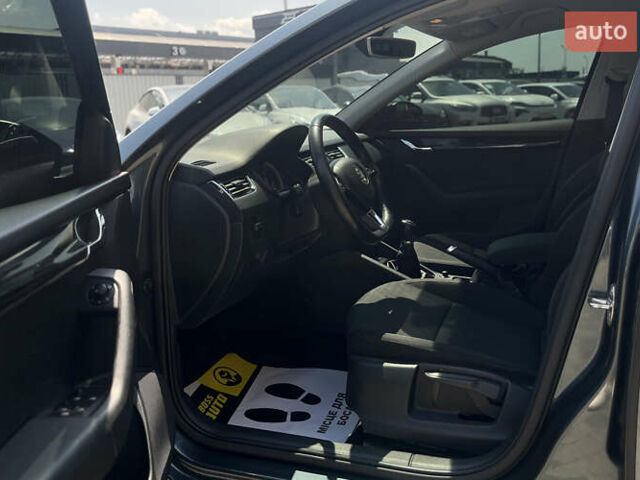 Серый Шкода Октавия, объемом двигателя 1.6 л и пробегом 273 тыс. км за 13700 $, фото 15 на Automoto.ua