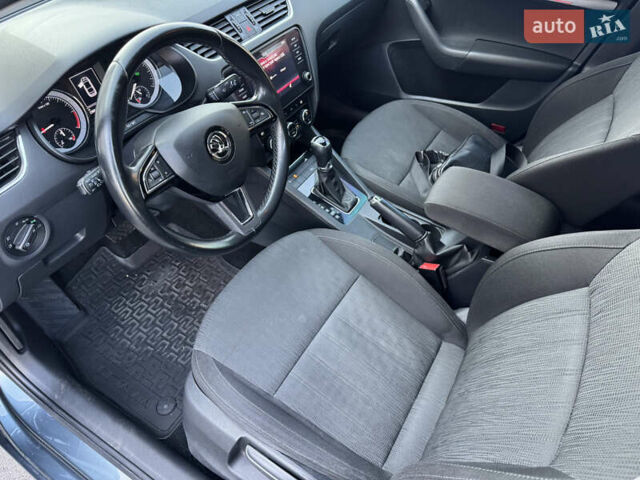 Серый Шкода Октавия, объемом двигателя 2 л и пробегом 233 тыс. км за 17350 $, фото 44 на Automoto.ua