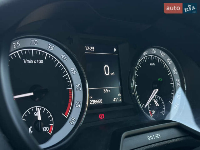 Серый Шкода Октавия, объемом двигателя 2 л и пробегом 233 тыс. км за 17350 $, фото 50 на Automoto.ua