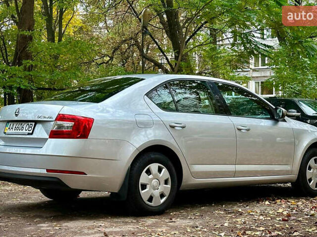 Серый Шкода Октавия, объемом двигателя 1.6 л и пробегом 84 тыс. км за 15000 $, фото 4 на Automoto.ua