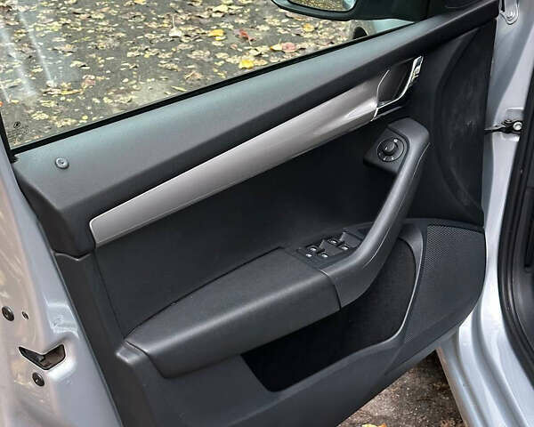 Серый Шкода Октавия, объемом двигателя 1.6 л и пробегом 84 тыс. км за 15000 $, фото 9 на Automoto.ua