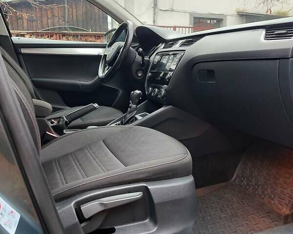 Сірий Шкода Октавія, об'ємом двигуна 2 л та пробігом 193 тис. км за 14999 $, фото 2 на Automoto.ua