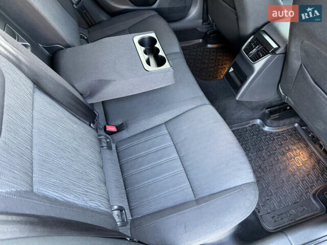 Серый Шкода Октавия, объемом двигателя 2 л и пробегом 233 тыс. км за 17350 $, фото 40 на Automoto.ua