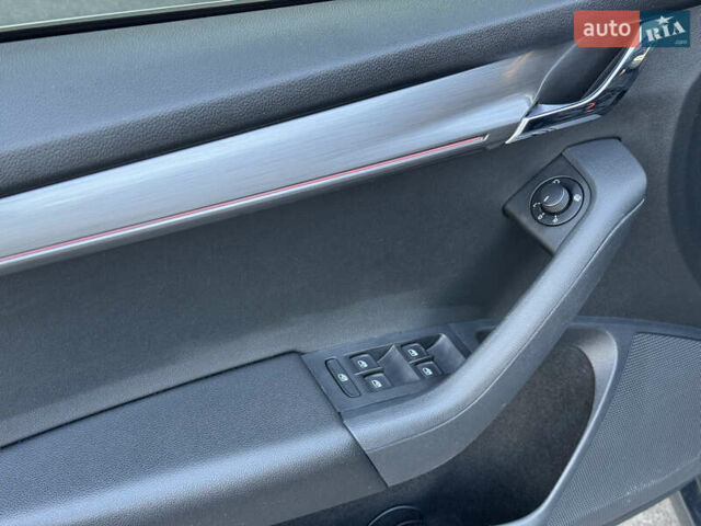 Серый Шкода Октавия, объемом двигателя 2 л и пробегом 233 тыс. км за 17350 $, фото 42 на Automoto.ua